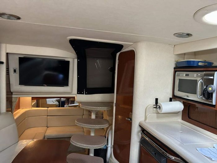 2005 Sea Ray 320 Sundancer Photo 13 of 21