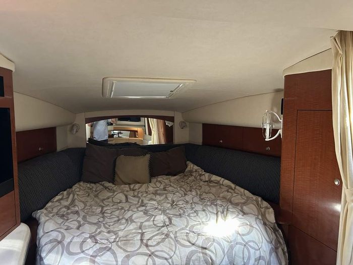 2005 Sea Ray 320 Sundancer Photo 16 of 21