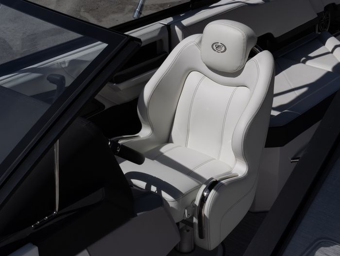 2026 Cobalt R8 Photo 14 of 17