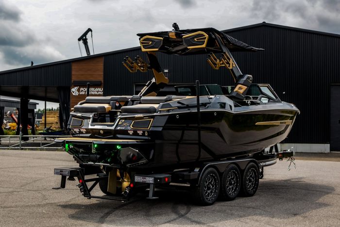 2027 Mastercraft X24 Photo 8 of 66