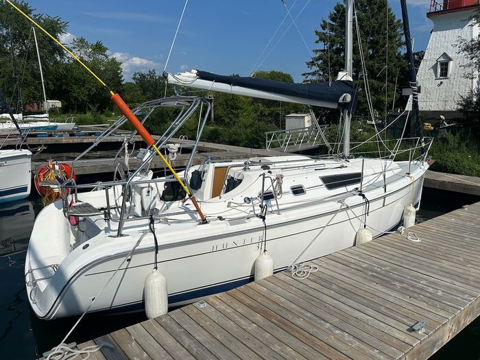 2007 Hunter 31 Photo 8 of 27