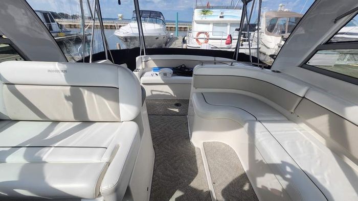2007 Rinker 320 Express Photo 13 of 34