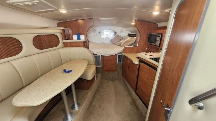 2007 Rinker 320 Express Photo 17 of 34