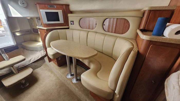 2007 Rinker 320 Express Photo 19 of 34