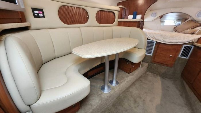 2007 Rinker 320 Express Photo 21 of 34