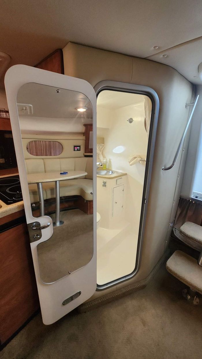 2007 Rinker 320 Express Photo 26 of 34