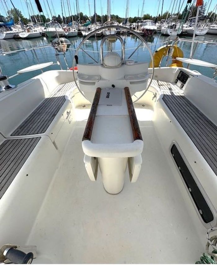 1998 Beneteau 381 Photo 8 of 20
