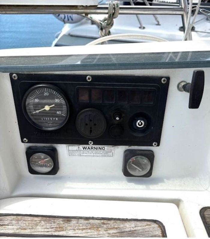 1998 Beneteau 381 Photo 9 of 20