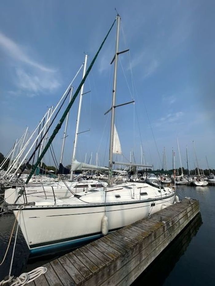 1998 Beneteau 381 Photo 2 of 20