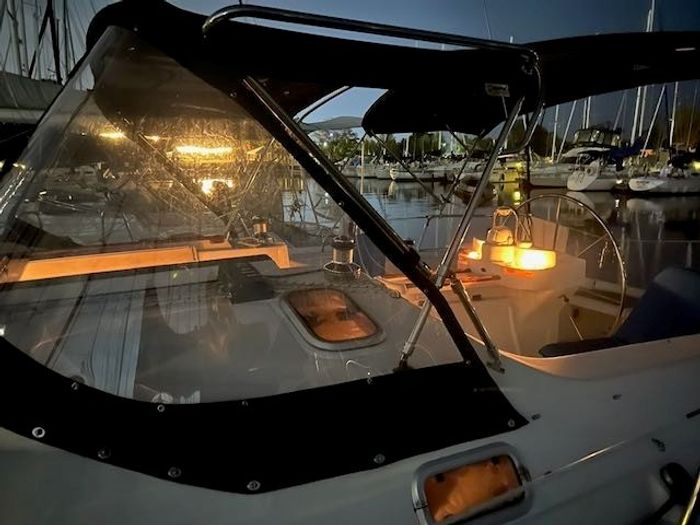 1998 Beneteau 381 Photo 10 of 20