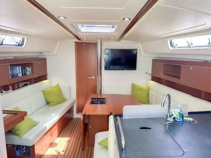 2012 Hanse 385 Photo 9 of 32