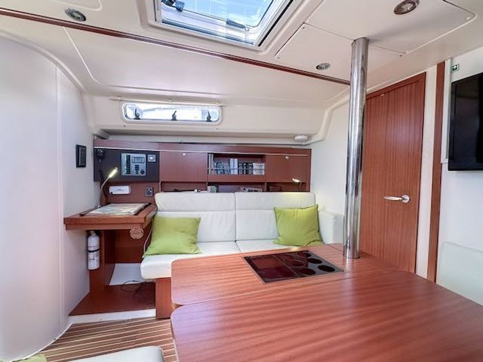 2012 Hanse 385 Photo 12 of 32