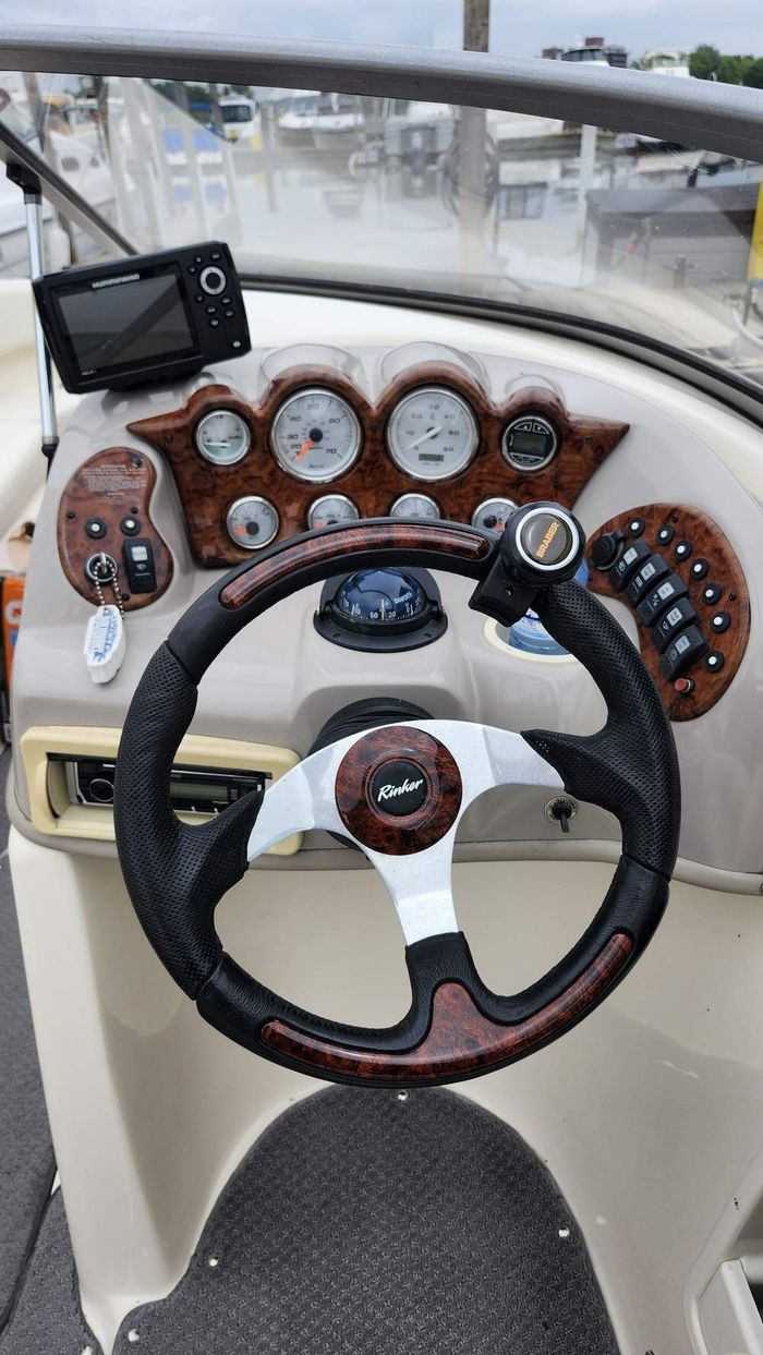 2005 Rinker 232 Captiva Photo 15 of 37