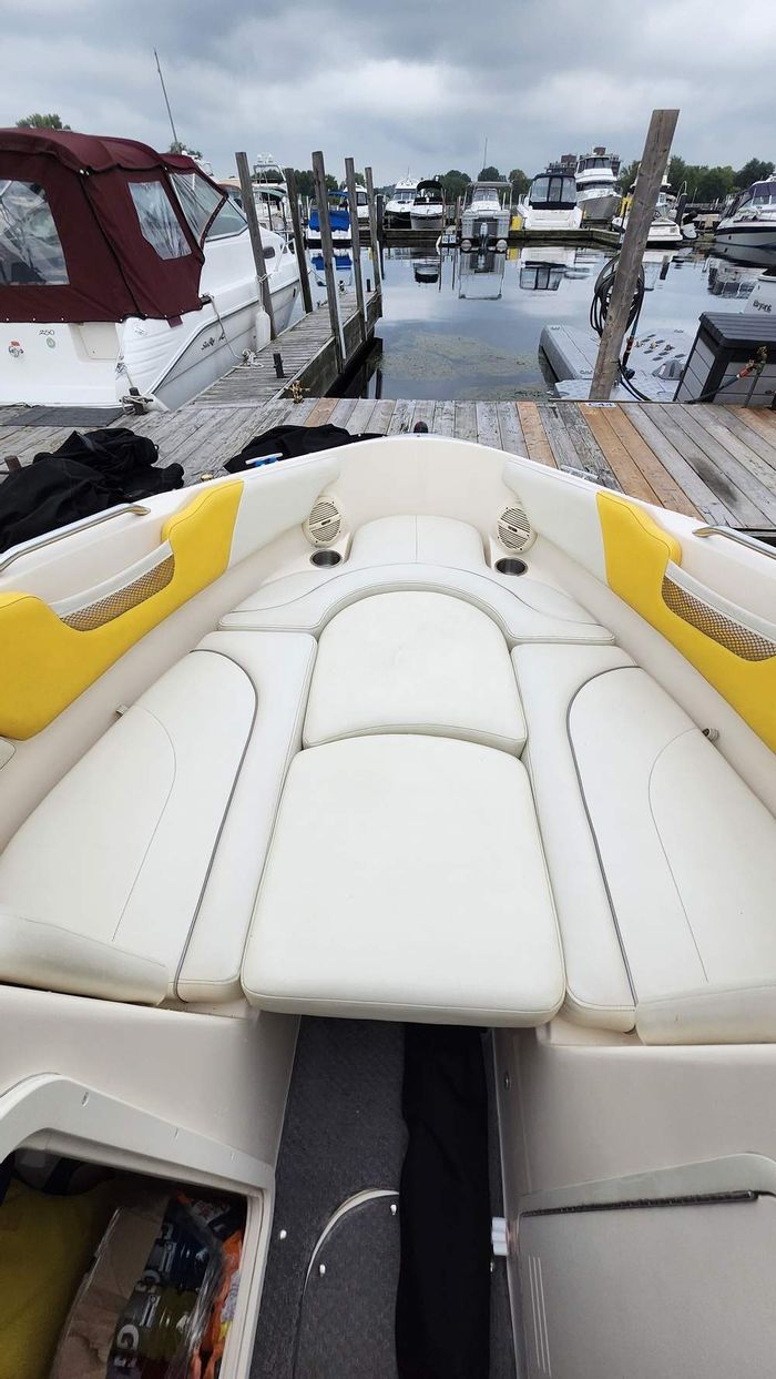 2005 Rinker 232 Captiva Photo 8 of 37