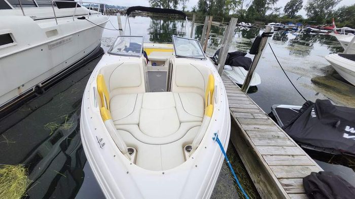 2005 Rinker 232 Captiva Photo 6 of 37