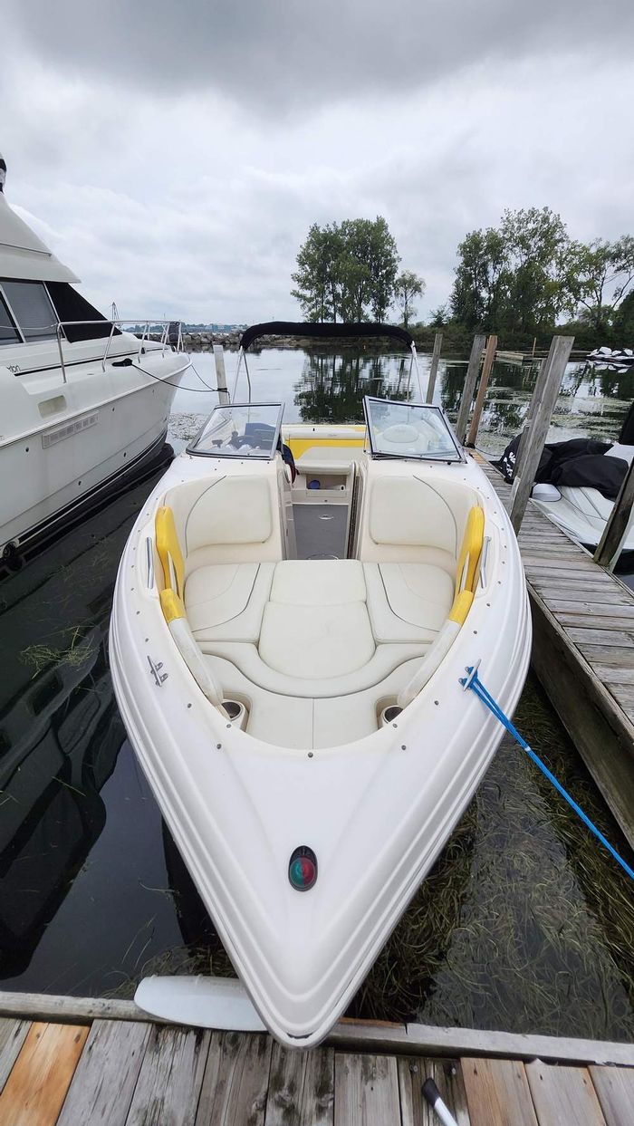 2005 Rinker 232 Captiva Photo 7 of 37