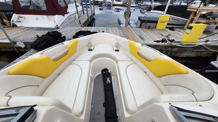 2005 Rinker 232 Captiva Photo 5 of 37
