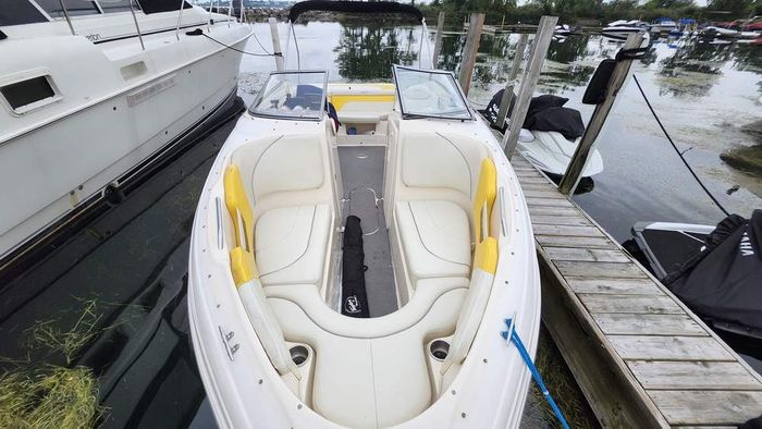 2005 Rinker 232 Captiva Photo 4 of 37