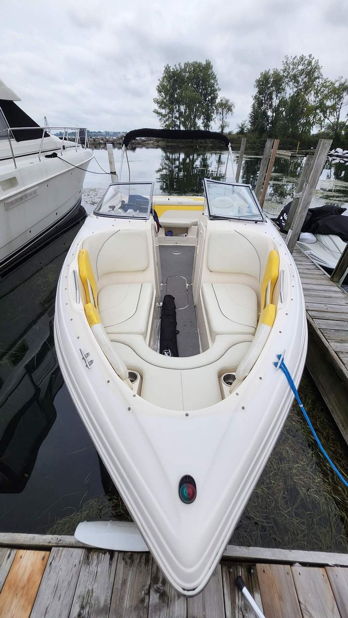 2005 Rinker 232 Captiva Photo 3 of 37