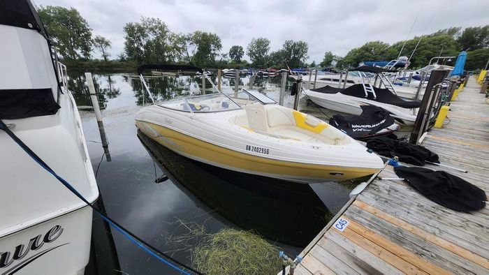 2005 Rinker 232 Captiva Photo 2 of 37