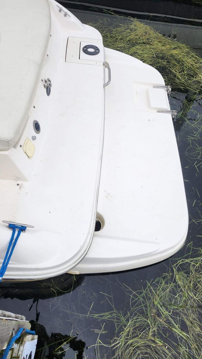 2005 Rinker 232 Captiva Photo 12 of 37