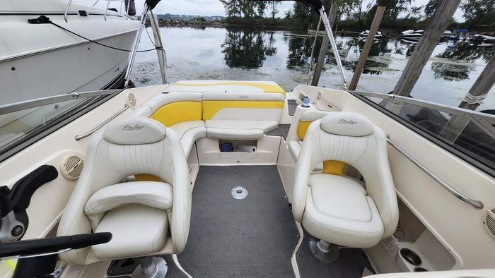 2005 Rinker 232 Captiva Photo 19 of 37