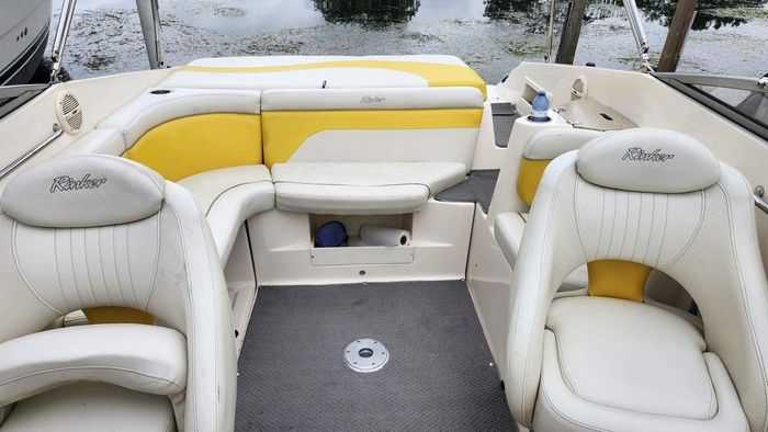 2005 Rinker 232 Captiva Photo 20 of 37