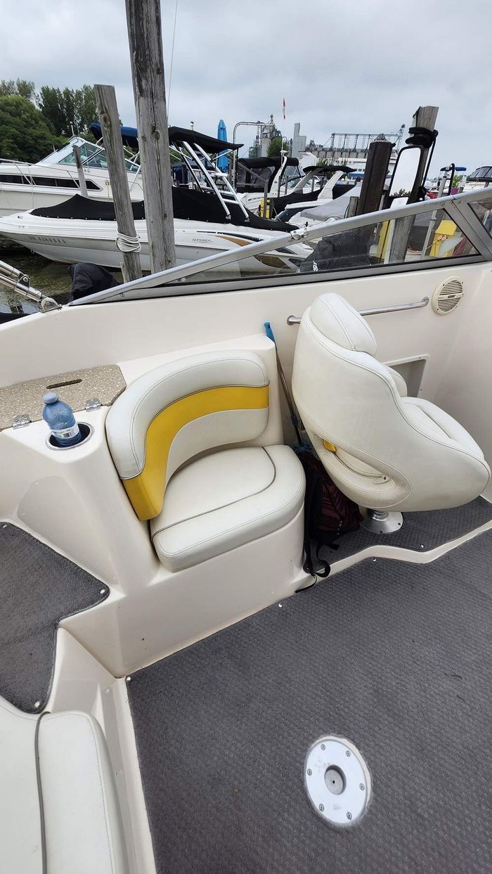 2005 Rinker 232 Captiva Photo 23 of 37