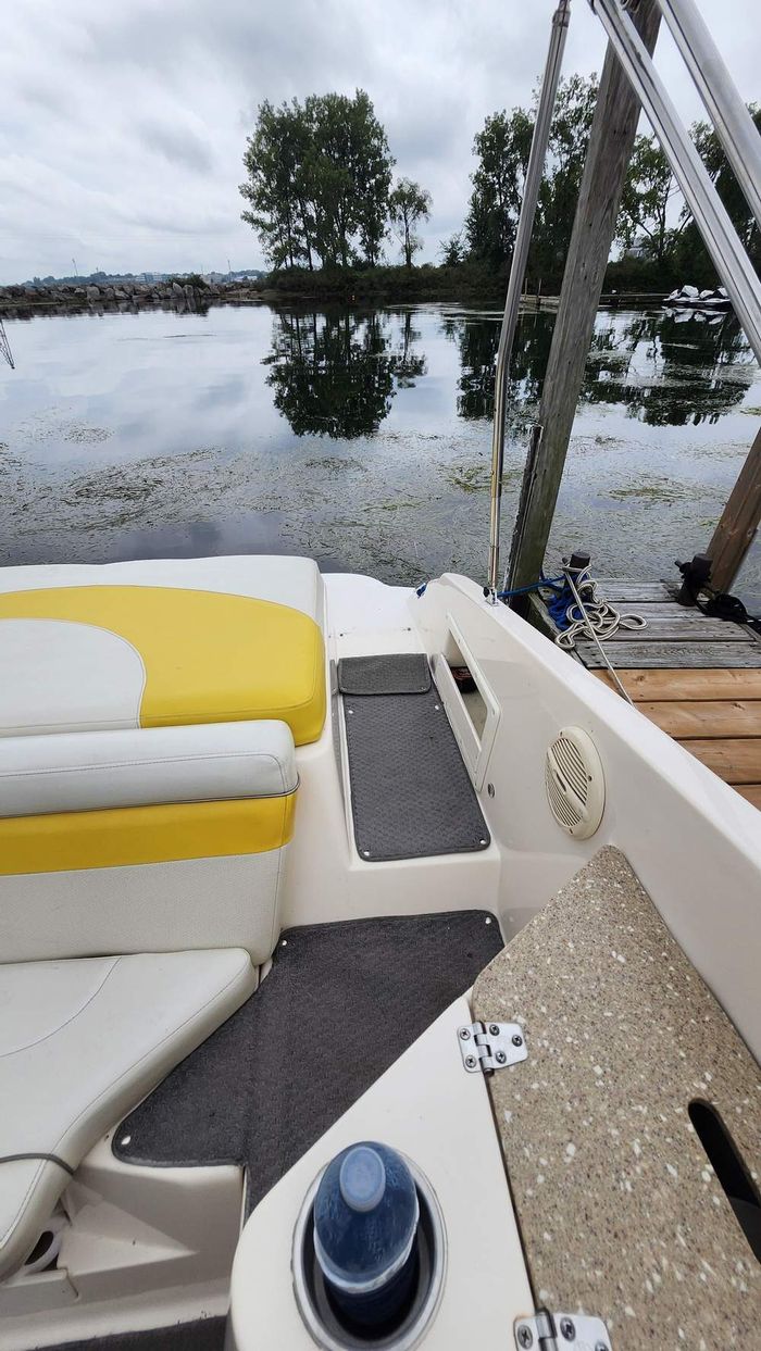 2005 Rinker 232 Captiva Photo 27 of 37