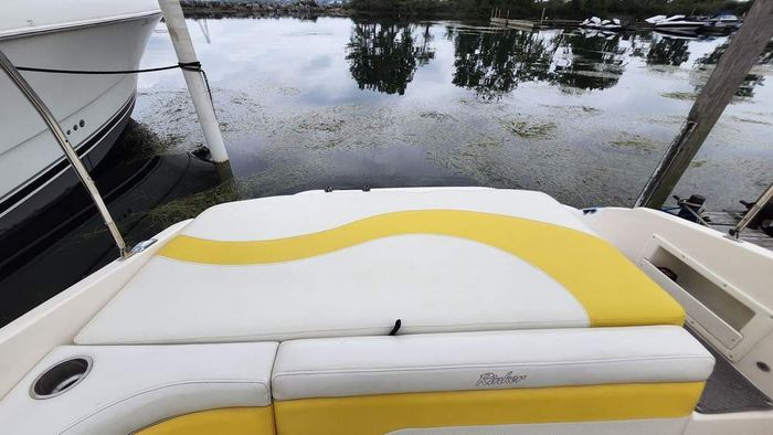 2005 Rinker 232 Captiva Photo 28 of 37