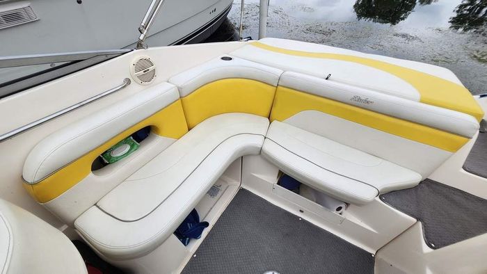 2005 Rinker 232 Captiva Photo 25 of 37