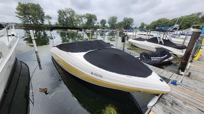 2005 Rinker 232 Captiva Photo 34 of 37