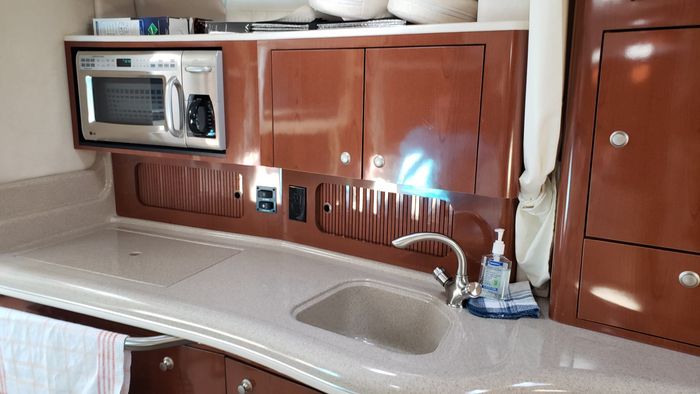2008 Sea Ray 320 Sundancer Photo 30 of 49