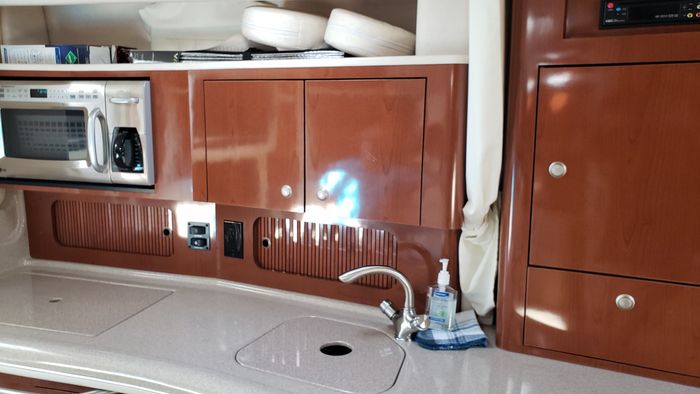 2008 Sea Ray 320 Sundancer Photo 31 of 49