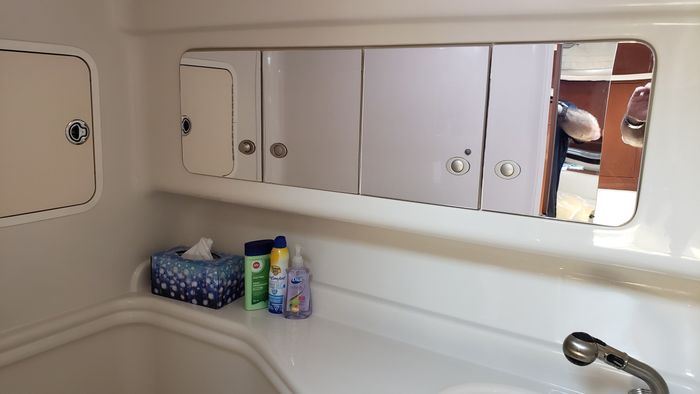 2008 Sea Ray 320 Sundancer Photo 43 of 49