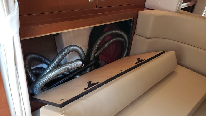 2008 Sea Ray 320 Sundancer Photo 39 of 49