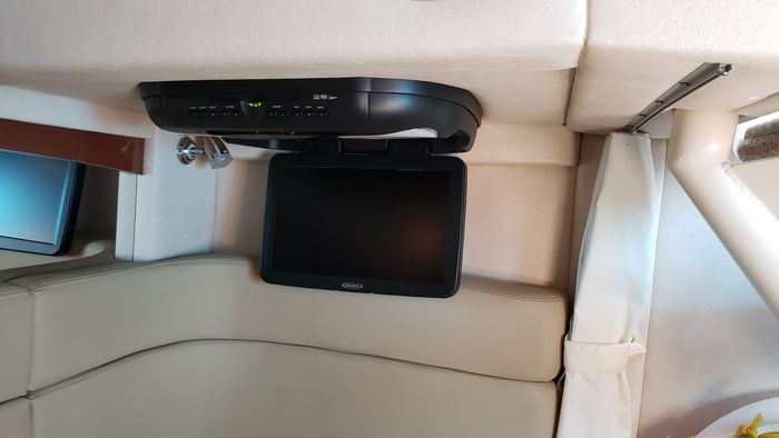 2008 Sea Ray 320 Sundancer Photo 38 of 49