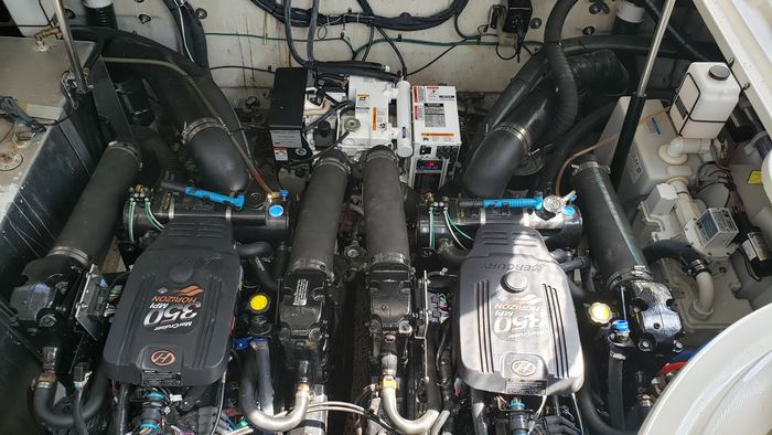 2008 Sea Ray 320 Sundancer Photo 44 of 49