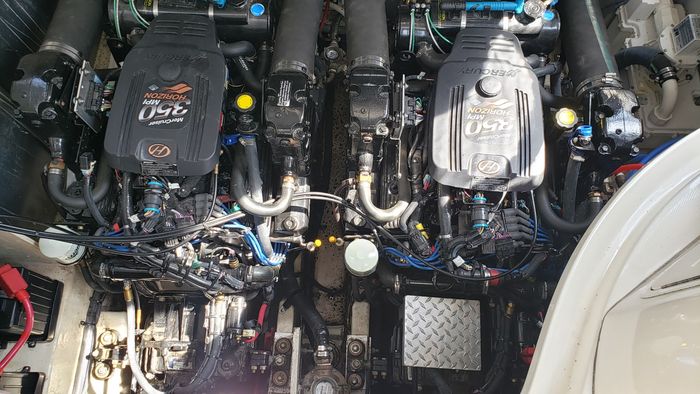 2008 Sea Ray 320 Sundancer Photo 45 of 49