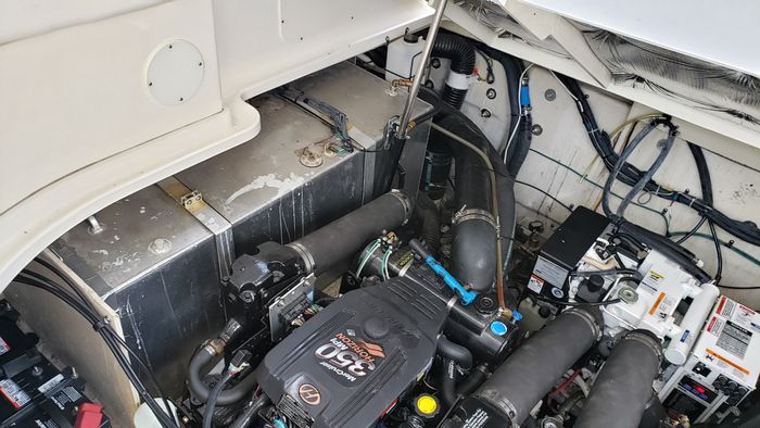 2008 Sea Ray 320 Sundancer Photo 47 of 49
