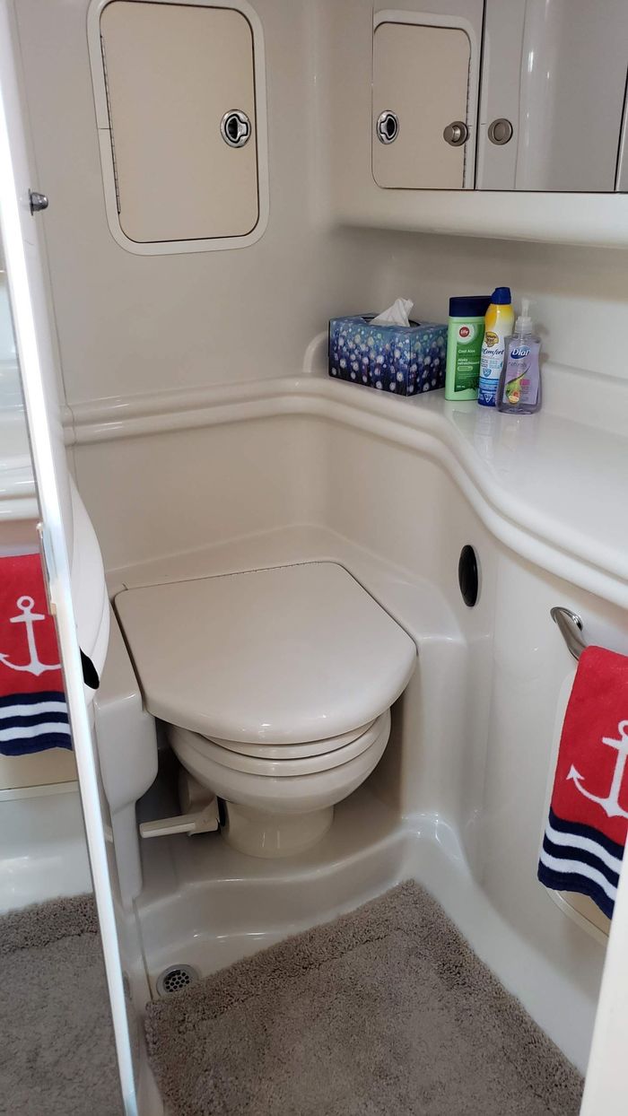 2008 Sea Ray 320 Sundancer Photo 40 of 49
