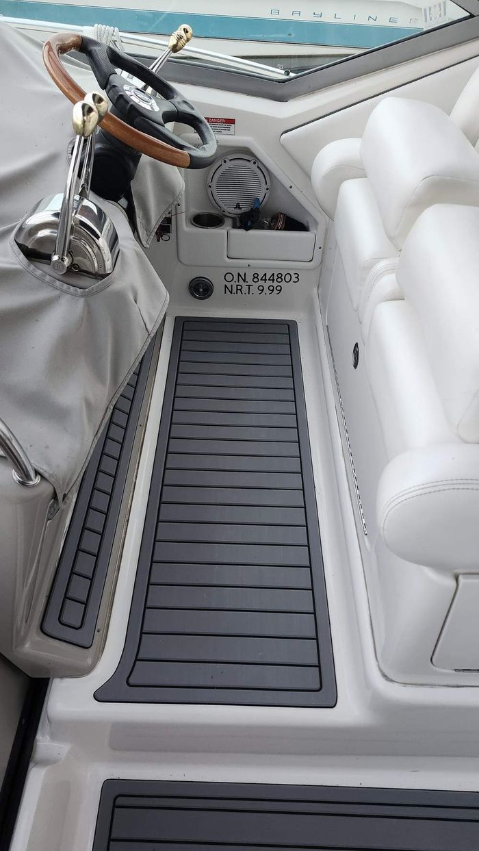 2008 Sea Ray 320 Sundancer Photo 7 of 49