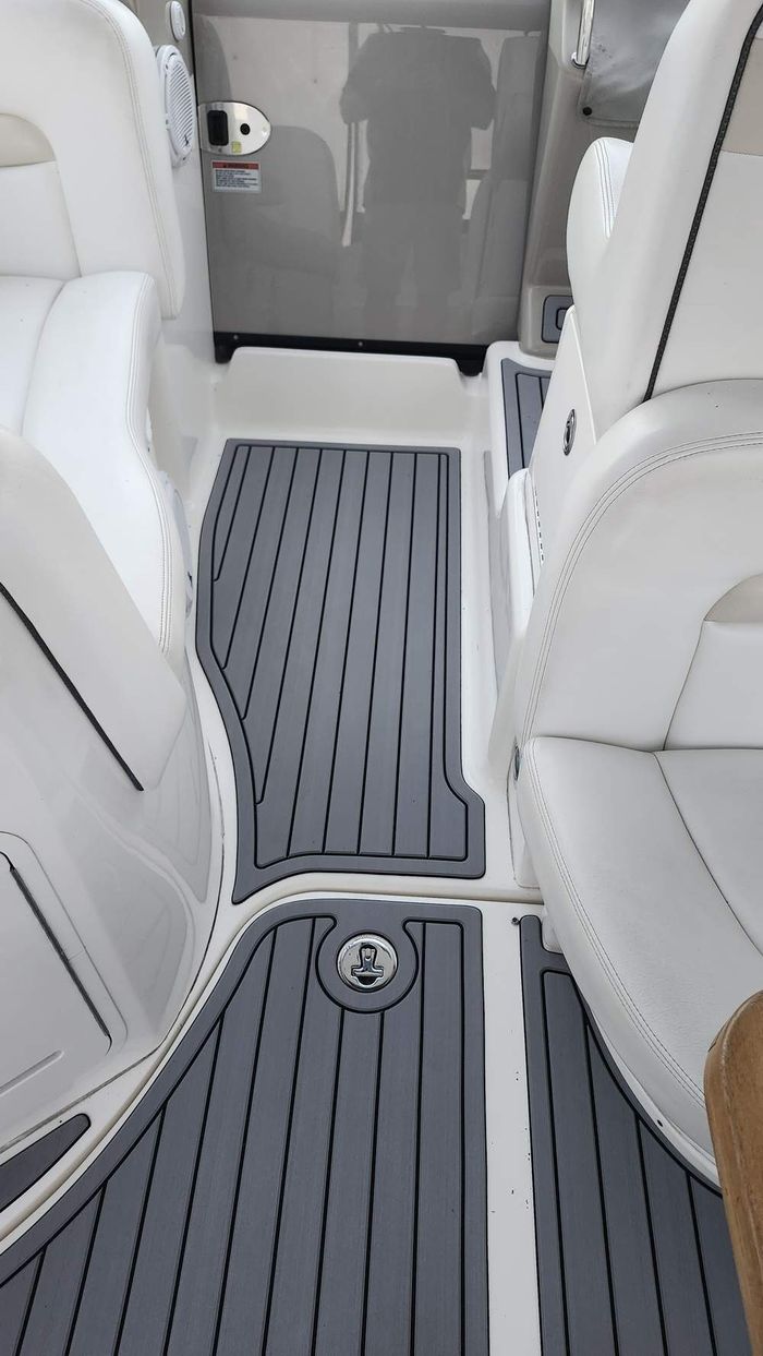 2008 Sea Ray 320 Sundancer Photo 9 of 49